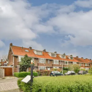 Straat met rijtjeshuizen